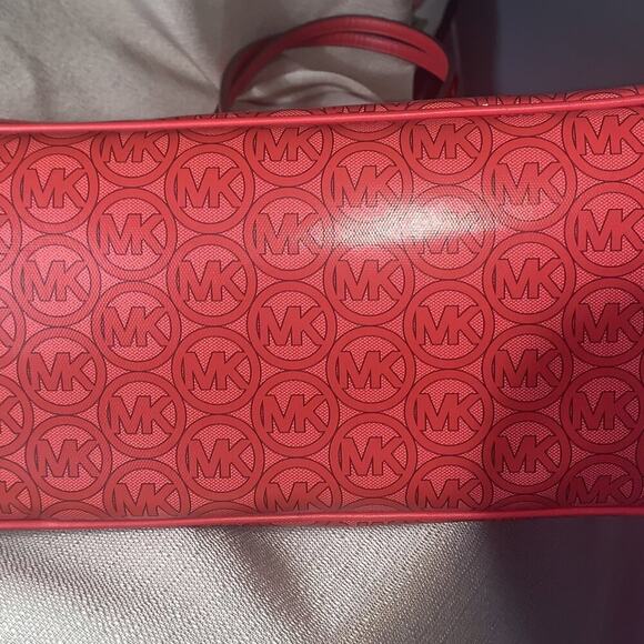 Michael Kors Signature Red Handbag – Eye-Catching & Functional - Picture 5 of 9